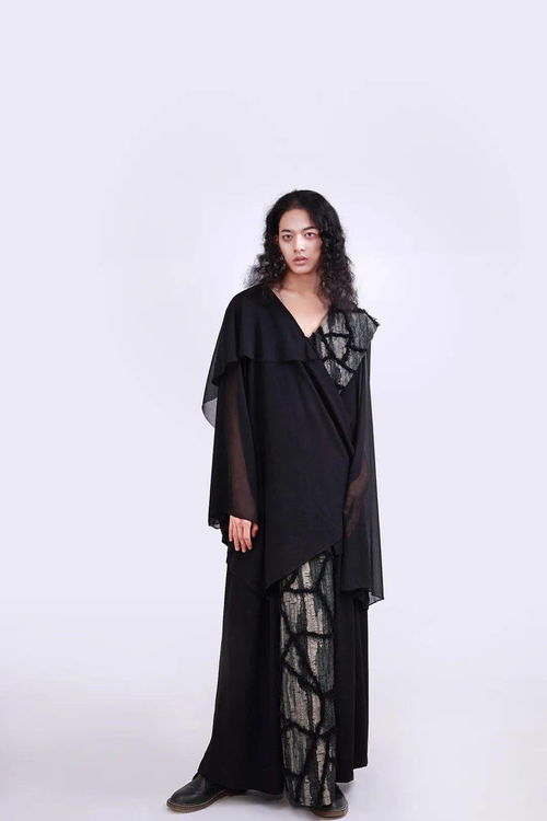 樂山師范學(xué)院美術(shù)學(xué)院2020屆服裝與服飾設(shè)計專業(yè)畢業(yè)作品展 時尚與地域文化的交融